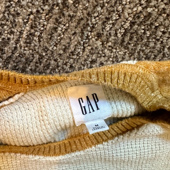 Gap sweater never worn size medium - Picture 2 of 3